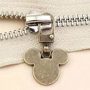 Mickey Zipper pulls
